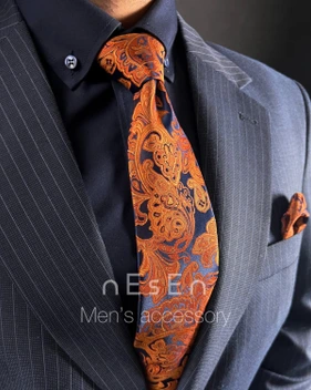 تصویر ست هدیه کراوات و دستمال جیب مردانه | نسن | نارنجی سرمه ای | بته جقه 