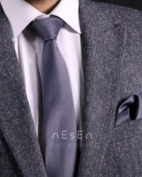تصویر ست کراوات و دستمال جیب مردانه طوسی نوک مدادی ساده ساتن 