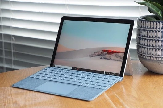 تصویر لپ تاپ Surface Go 2 