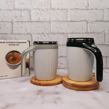 تصویر ماگ مگنتی همزن دار MAGNETIZED STIRRING CUP در دو رنگ طوسی و قهوه ای 