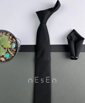تصویر ست کراوات و دستمال جیب مردانه نسن | مشکی ساده 