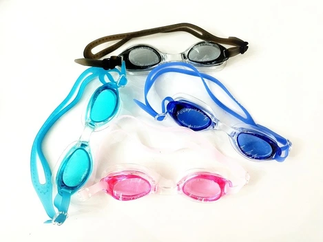 تصویر عینک شنا کیفی همراه با گوش گیر 